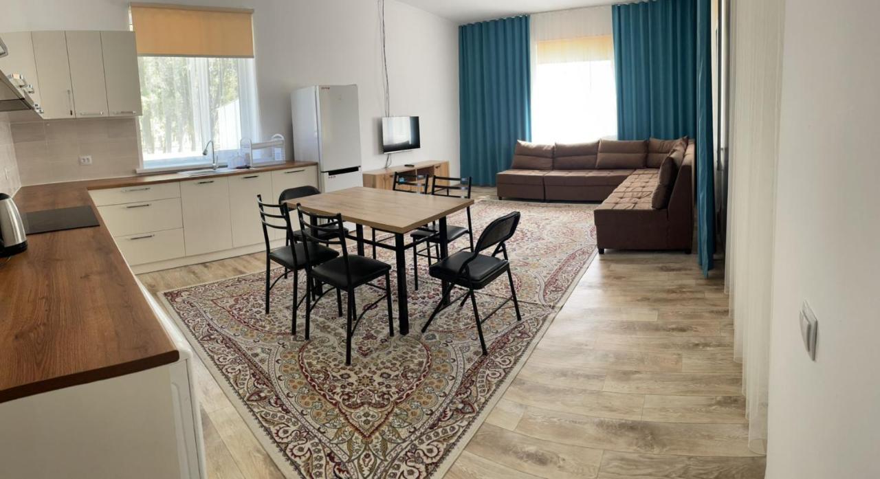 Stunning Lakeside Villa Korumdu エクステリア 写真